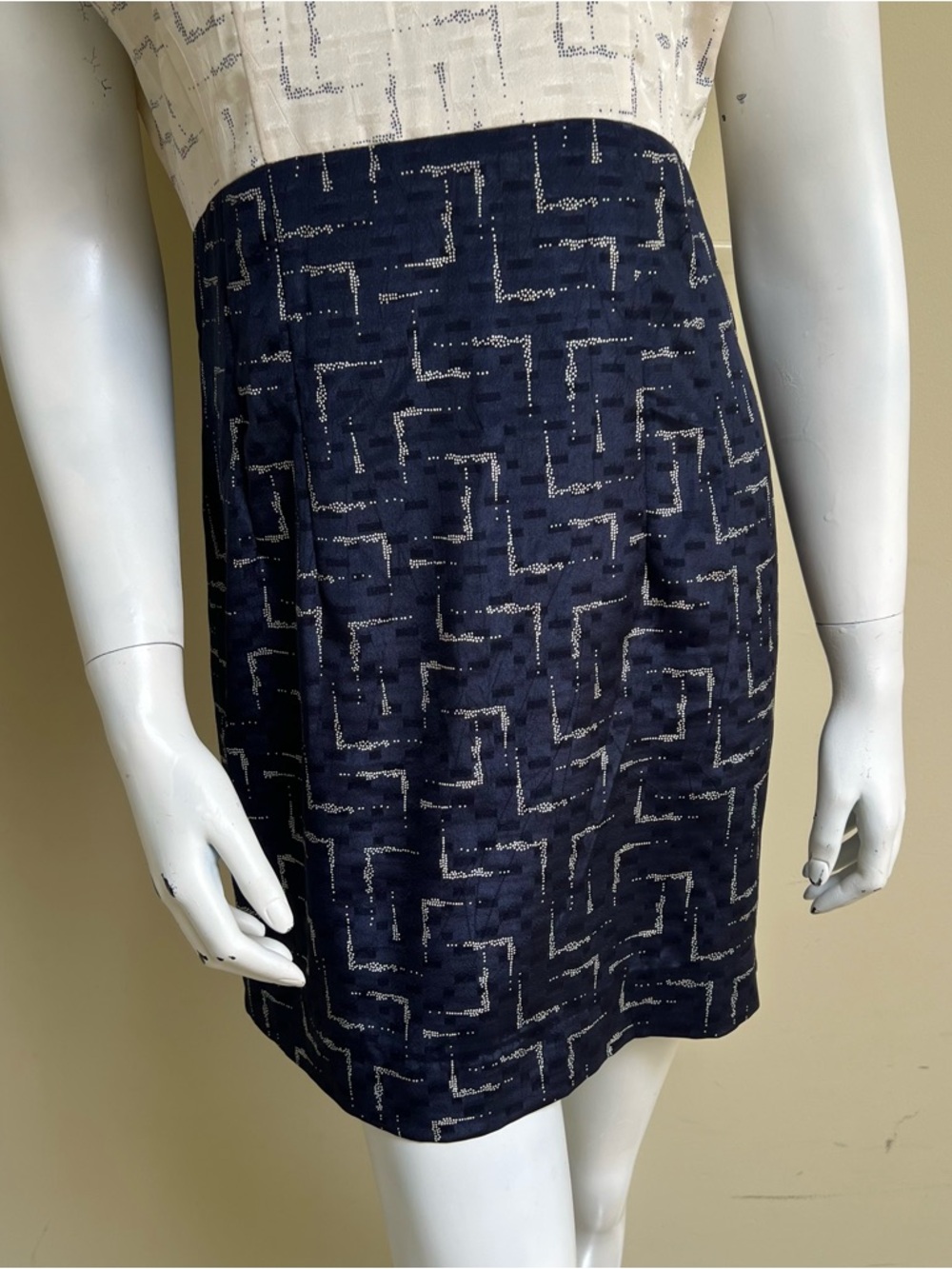 Vintage Printed Shift Dress - Picture 7 of 8